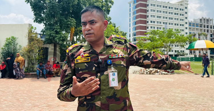 ‘বাচ্চারা বলছিল আঙ্কেল, আমি হাঁটতে পারছি না, আমাকে একটু কোলে নেন’