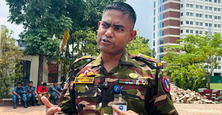 ‘বাচ্চারা বলছিল আঙ্কেল, আমি হাঁটতে পারছি না, আমাকে একটু কোলে নেন’