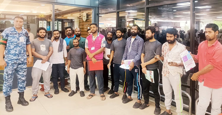 এজেন্সির প্রতারণার শিকার সৌদি প্রবাসীরা ফিরছেন নিঃস্ব হয়ে