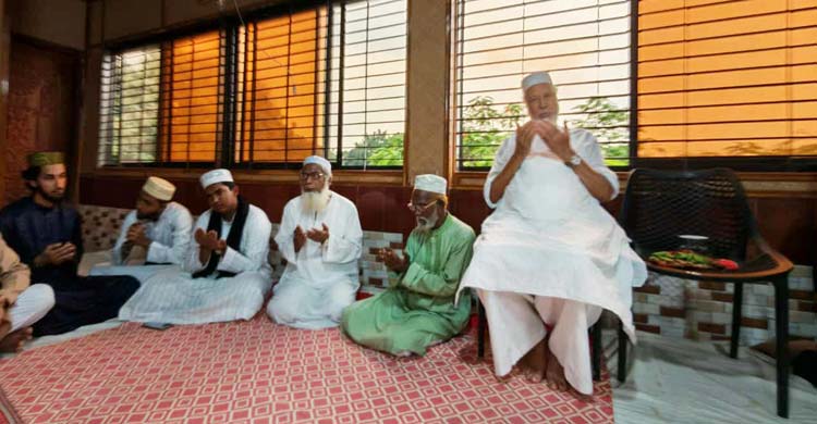 কাদের সিদ্দিকীর বাড়িতে বঙ্গবন্ধুর মৃত্যুবার্ষিকী পালন