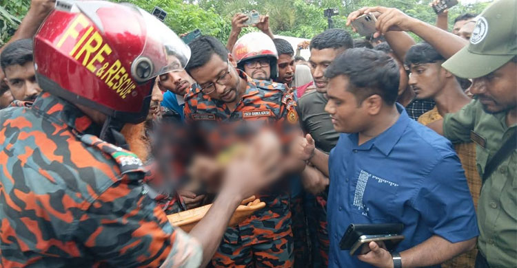 নিয়ন্ত্রণ হারিয়ে বাস পুকুরে, শিশু নিহতসহ আহত ১৫