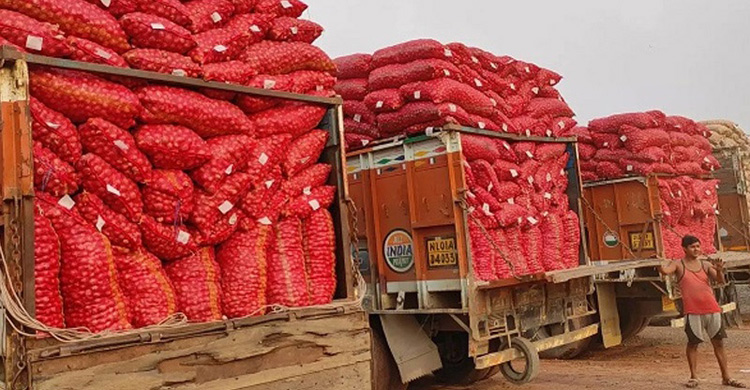 বেনাপোল বন্দর দিয়ে আড়াই বছর পর ভারত থেকে পেঁয়াজ আমদানি শুরু