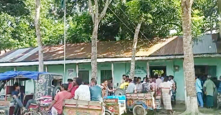 স্কুলে পাঠদান বন্ধ করে দিনভর বিএনপির সদস্য সংগ্রহ কার্যক্রম