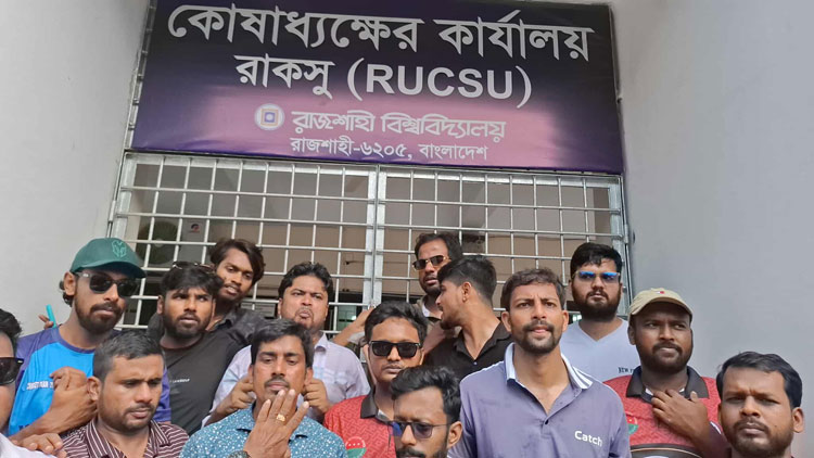 রাকসুর কার্যালয়ে ছাত্রদল নেতাকর্মীদের তালা-ভাঙচুর