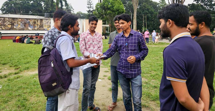 ছুটির দিনেও জমজমাট রাকসুর প্রচারণা