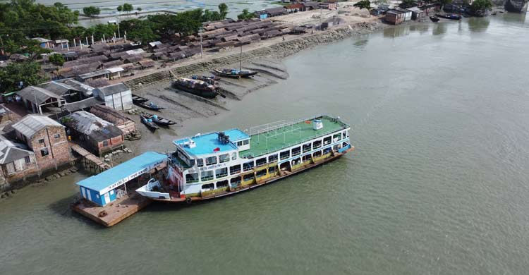 সংযোগ হারিয়ে অচল সাতক্ষীরার নদীপথ 