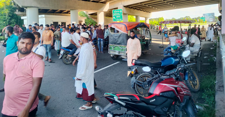 ফরিদপুরে ফের অবরোধে ঢাকার সঙ্গে দক্ষিণাঞ্চলের যান চলাচল বন্ধ
