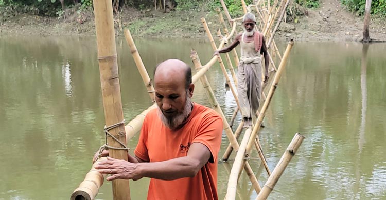 বাঁশের সাঁকোই ভরসা আট গ্রামের মানুষের