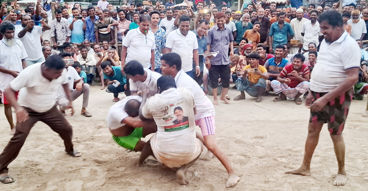 হা-ডু-ডু খেলে দর্শক মাতালেন দৃষ্টিপ্রতিবন্ধীরা