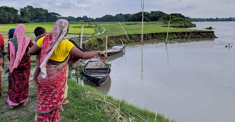 মাগুরায় ভিটেমাটি হারানোর ভয়ে হাজারো মানুষ