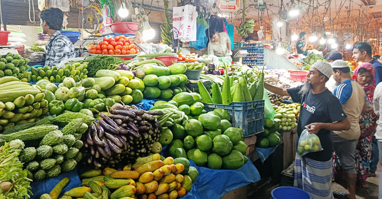 কাঁচা মরিচের দাম কমেছে, বেড়েছে ডালের