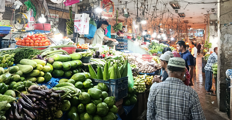 কাঁচা মরিচের দাম কমেছে, বেড়েছে ডালের