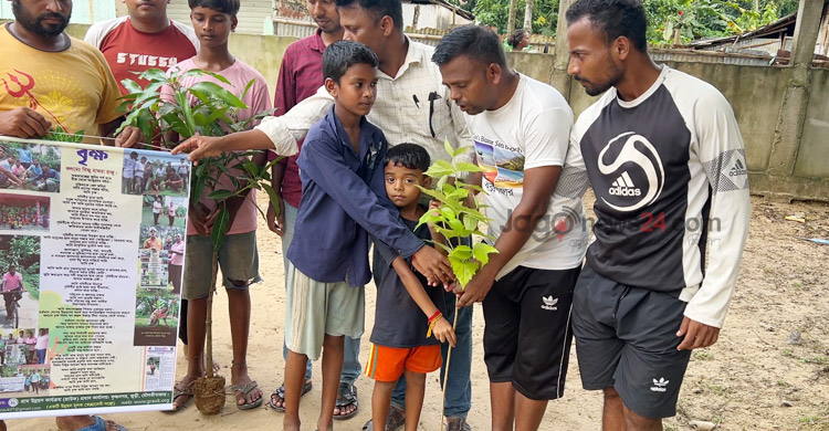 চা-শ্রমিক বিষ্ণু হাজরার বৃক্ষপ্রেম ও সবুজ বিপ্লবের গল্প