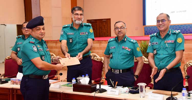 নির্বাচনে পক্ষপাতদুষ্ট আচরণ করলে কঠোর ব্যবস্থা