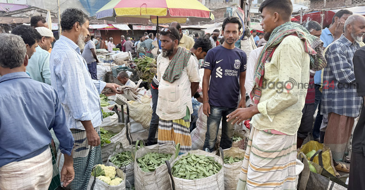 বাজারে শীতের আগাম সবজি, কমছে দাম