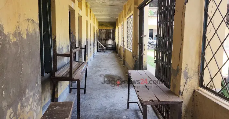 শিক্ষার্থীদের লেখাপড়া শেষ হয়, নতুন ভবনের কাজ শেষ হয় না