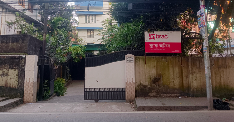 কাঁধে ঋণের বোঝা চাপলেও সফলতার সুখ জোটে না নারীর কপালে