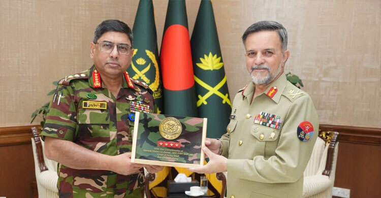 সেনাপ্রধানের সঙ্গে পাকিস্তানের সেনা কর্মকর্তার সাক্ষাৎ