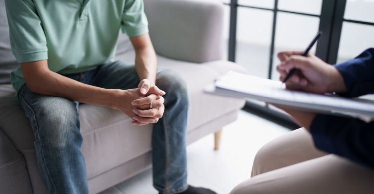 পুরুষরা কেন তাদের ডিপ্রেশন লুকিয়ে রাখেন