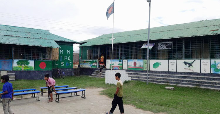 নিয়োগ হলেও থাকেন না শিক্ষক, বিপর্যয়ে পদ্মা চরের প্রাথমিক শিক্ষা