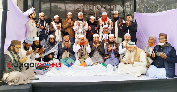 ঘন কুয়াশায়ও নেতাকর্মীদের ভিড়, খালেদা জিয়ার কবরে ফুলেল শ্রদ্ধা