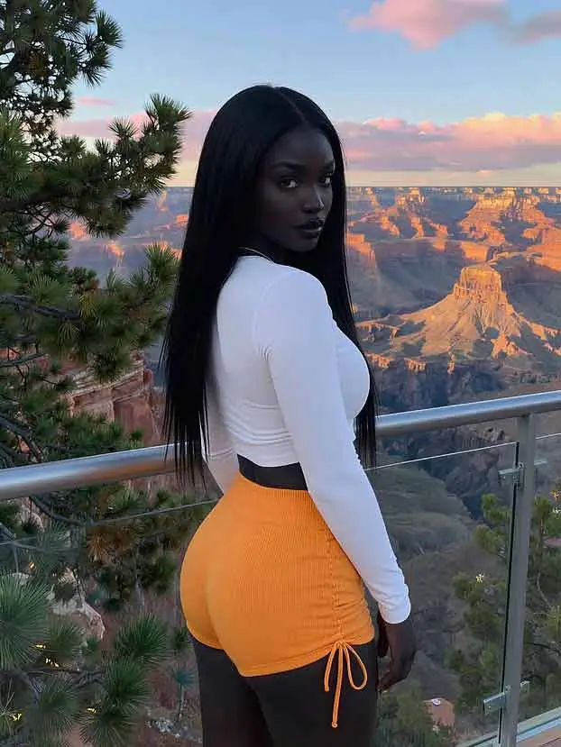 কালো কিন্তু নিখুঁত, জানুন এই মডেলের গোপন তথ্য