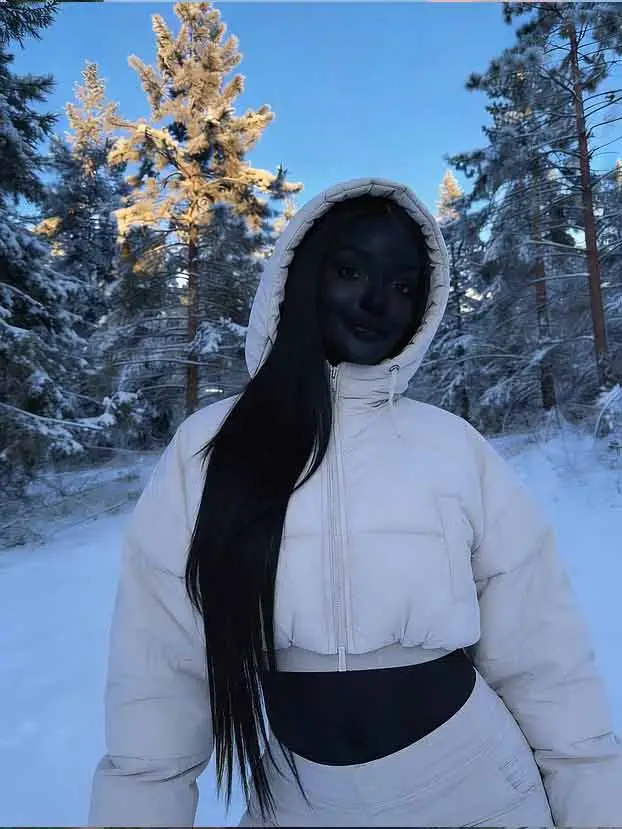 কালো কিন্তু নিখুঁত, জানুন এই মডেলের গোপন তথ্য