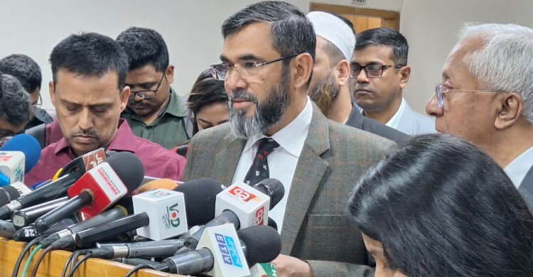 ভোটার গোপন কক্ষে মোবাইল ব্যবহার করতে পারবেন না: ইসি সানাউল্লাহ