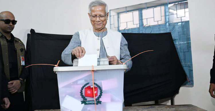 ভোটকেন্দ্রে গিয়ে ছবি তুলুন নিয়ম মেনে