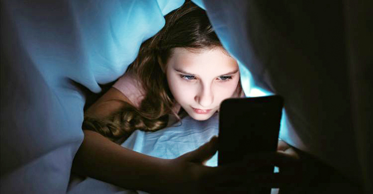 ছুটিতে সন্তানের স্ক্রিনটাইম নিয়ে চিন্তিত? আছে স্মার্ট সমাধান