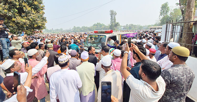 এমপি ফারুকের সহধর্মিণী কানিজ ফাতেমার জানাজায় মানুষের ঢল