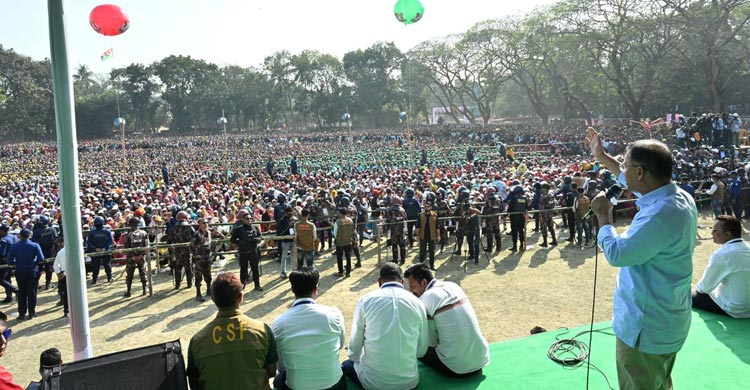 একটি দল মা-বোনদের তুচ্ছ-তাচ্ছিল্য করছে, ঘরে বন্দি করতে চাচ্ছে