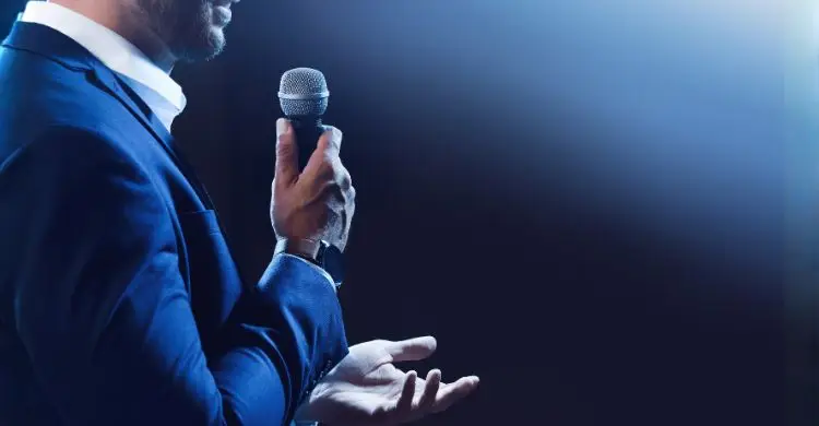 পাবলিক স্পিকিংয়ে আত্মবিশ্বাস বাড়ানোর ৫ সহজ উপায়