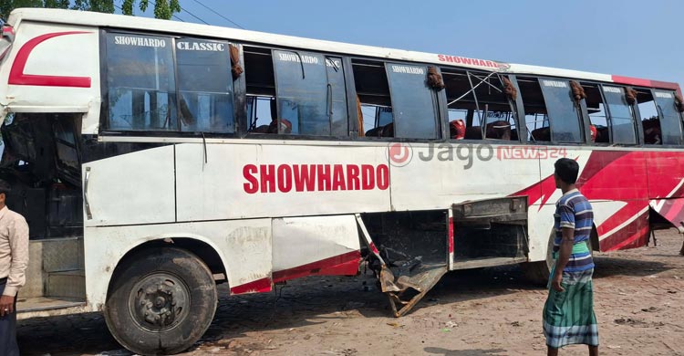 পদ্মায় বাসডুবি