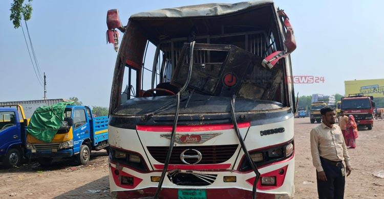 পদ্মায় বাসডুবি