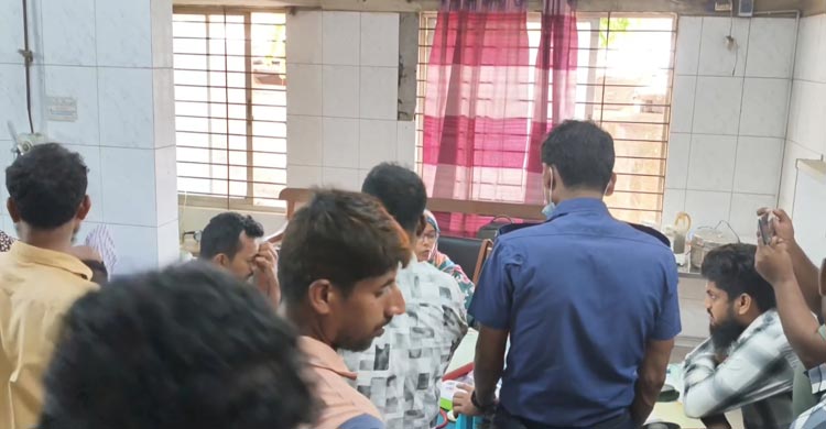 ফিলিং স্টেশনে হাতাহাতি থামাতে গিয়ে পুলিশ সদস্য আহত