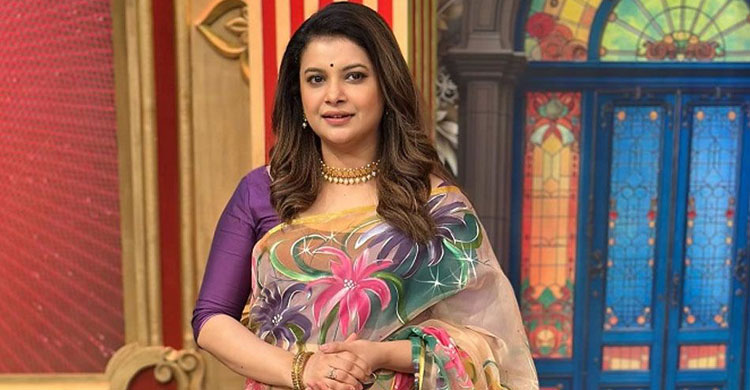 তেলের পাম্প বন্ধে ভোগান্তি, ক্ষোভ ঝাড়লেন শবনম ফারিয়া