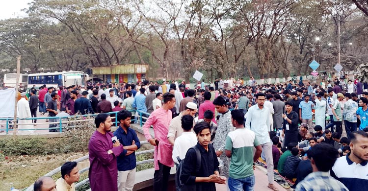 ছাত্রদলের গণইফতারে খাবারের সংকট, ‘বহিরাগত’ প্রবেশের অভিযোগ