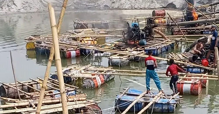 তিস্তায় ইউপি চেয়ারম্যান-পুলিশের ওপর পাথর উত্তোলনকারীদের হামলা