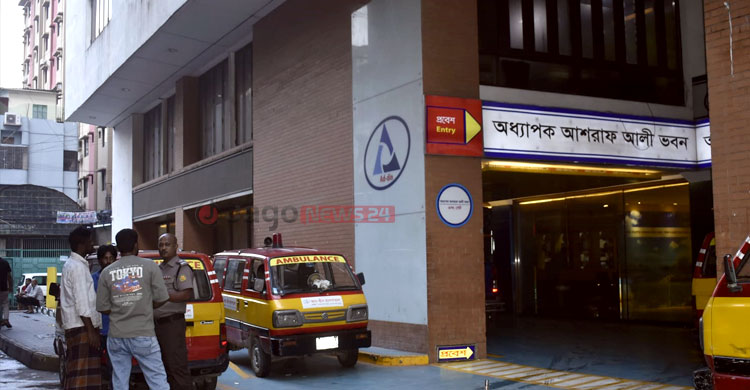 অ্যাম্বুলেন্সগুলো অলস বসে থাকতে দেখা যায়