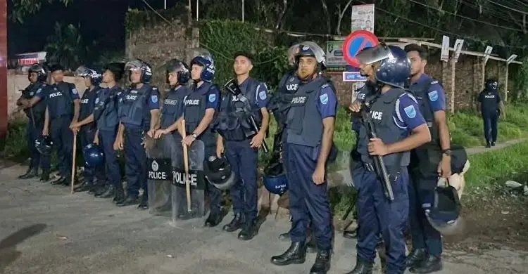 হত্যা মামলার আসামি ছিনিয়ে নেওয়ার চেষ্টা, আটক ৭